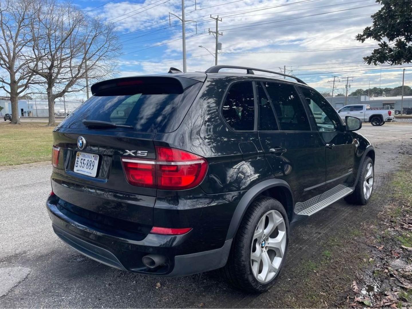 2012 Black /Black BMW X5 (5UXZW0C50CL) with an I6 M57 Diesel engine, Automatic transmission, located at 5700 Curlew Drive, Norfolk, VA, 23502, (757) 455-6330, 36.841885, -76.209412 - 2012 BMW X5 35D -DIESEL -Great condition -4 brand new 20” tires -New state inspection -Fresh oil change -Well optioned -Sport seats -Comfort access -Back up and 360 cam -Bluetooth Audio -Premium HK sound -Navigation -4 zone climate control -Black headliner -Shadowline trim - Photo#4